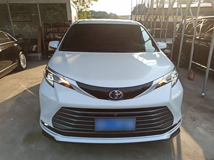 Фото 3 - Toyota Sienna