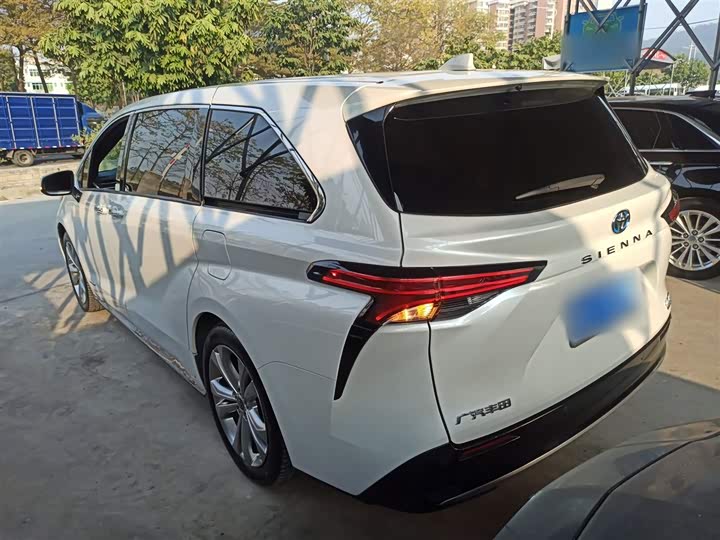 Фото 5 - Toyota Sienna