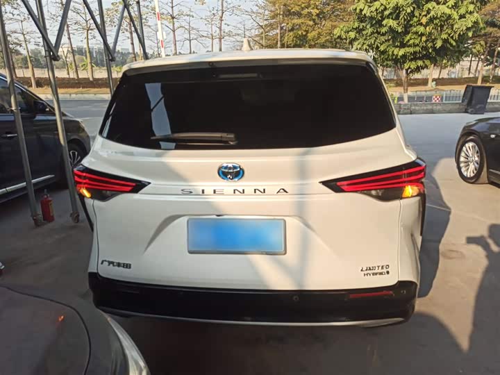 Фото 6 - Toyota Sienna