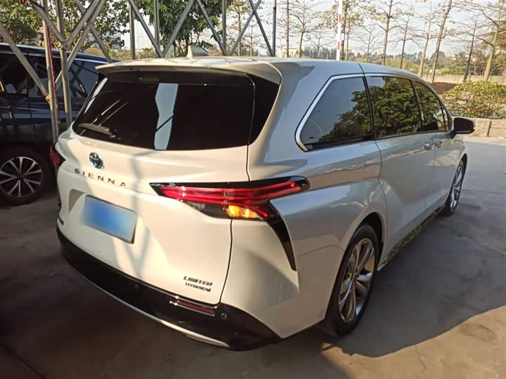 Фото 7 - Toyota Sienna