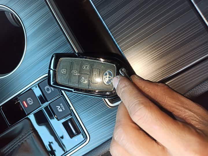 Фото 9 - Toyota Sienna