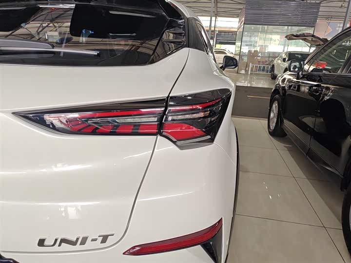 Фото 8 - Changan UNI-T