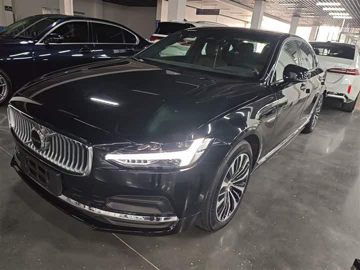 Фото 1 - Volvo S90