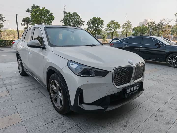 Фото 3 - BMW iX1