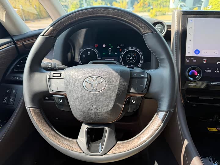 Фото 5 - Toyota Alphard