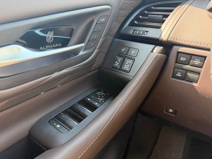 Фото 6 - Toyota Alphard