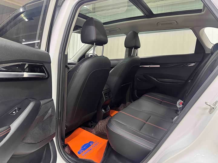 Фото 8 - Kia KX3