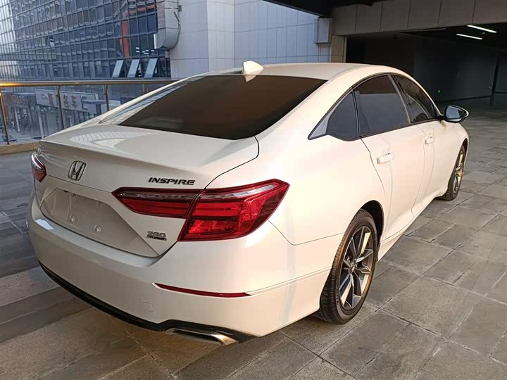 Фото 7 - Honda Inspire