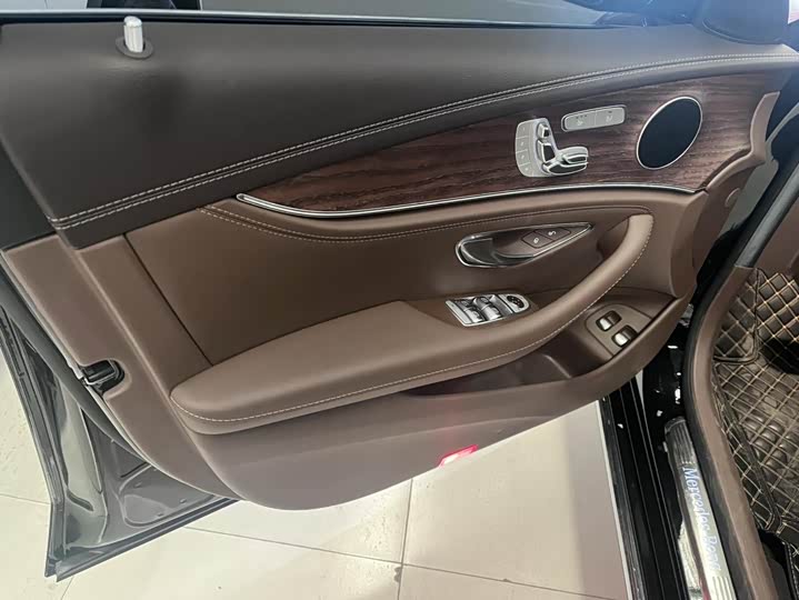 Фото 8 - Mercedes-Benz E-Class Hybrid