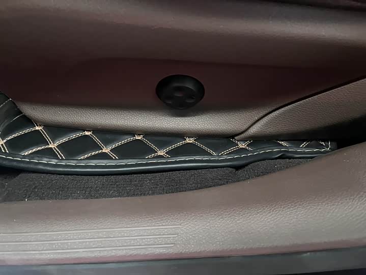 Фото 9 - Mercedes-Benz E-Class Hybrid