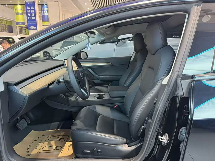 Фото 4 - Tesla Model 3