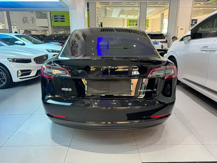 Фото 8 - Tesla Model 3