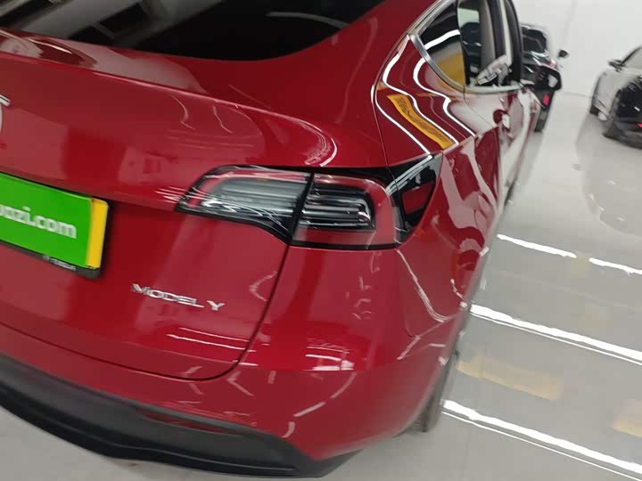 Фото 8 - Tesla Model Y