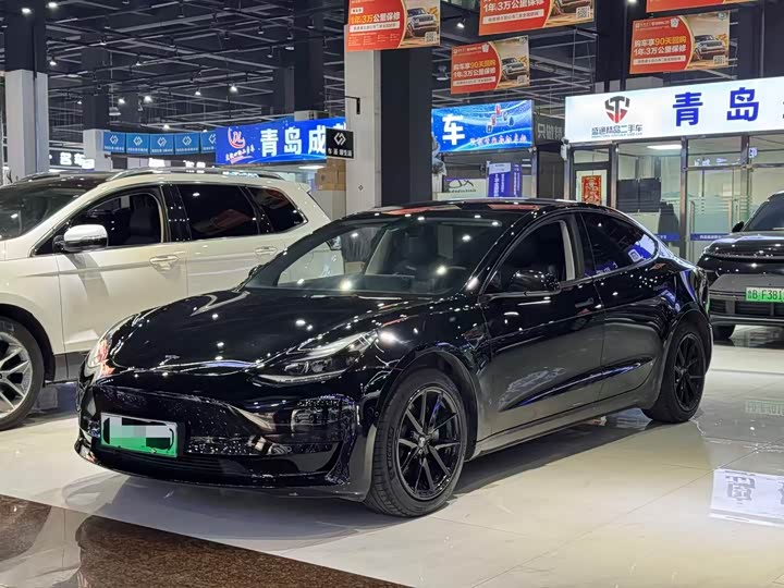 Фото 1 - Tesla Model 3