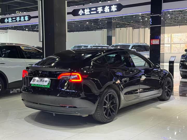 Фото 5 - Tesla Model 3