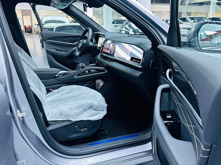 Фото 8 - Geely Monjaro