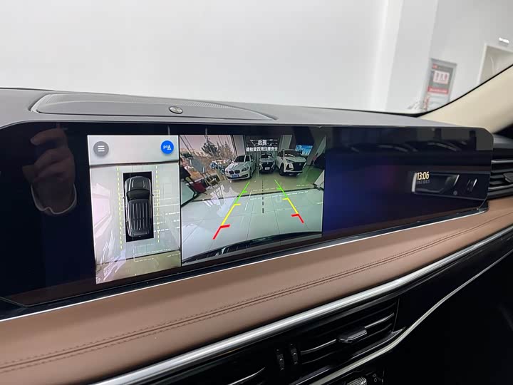 Фото 9 - Ford Explorer