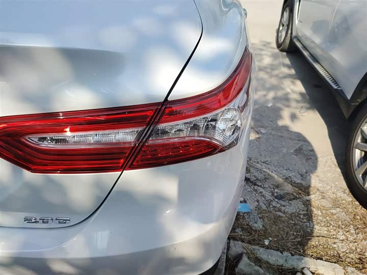 Фото 8 - Toyota Camry