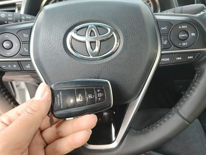 Фото 9 - Toyota Camry