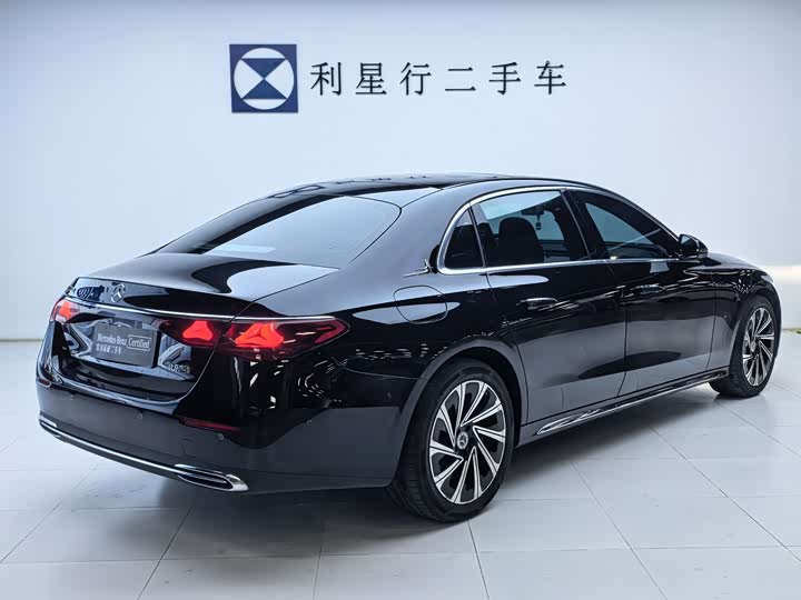 Фото 4 - Mercedes-Benz E-Class