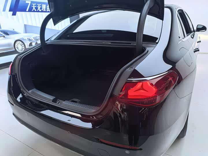 Фото 7 - Mercedes-Benz E-Class