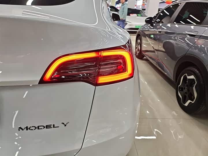 Фото 8 - Tesla Model Y