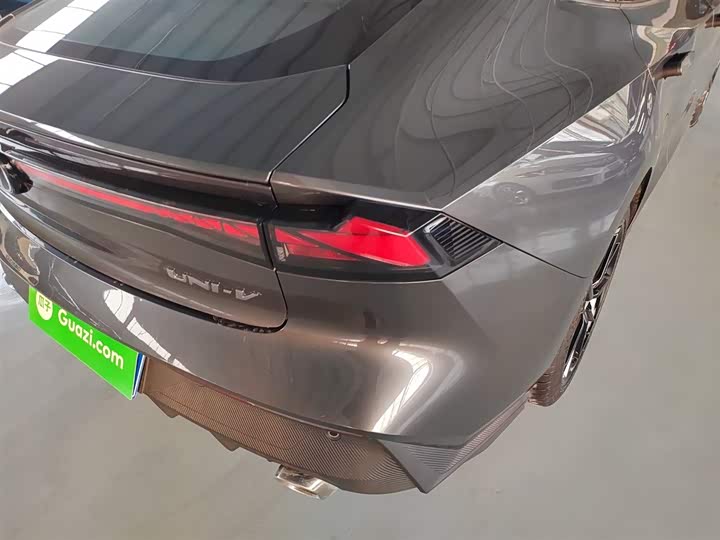 Фото 8 - Changan UNI-V