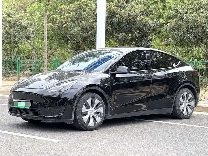 Фото 1 - Tesla Model Y