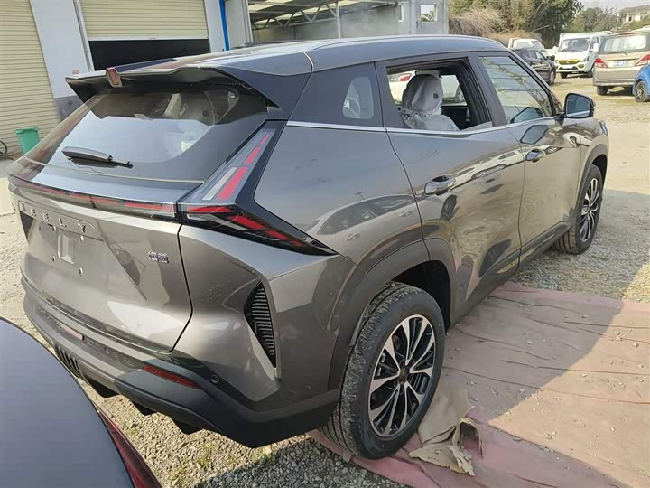 Фото 7 - Geely Atlas