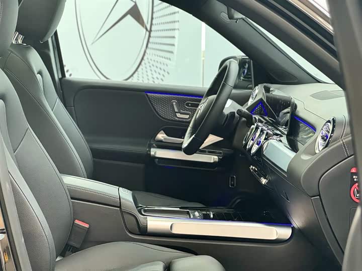 Фото 8 - Mercedes-Benz GLB-Class