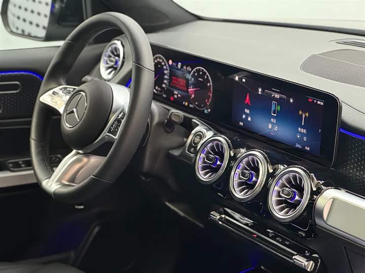 Фото 9 - Mercedes-Benz GLB-Class