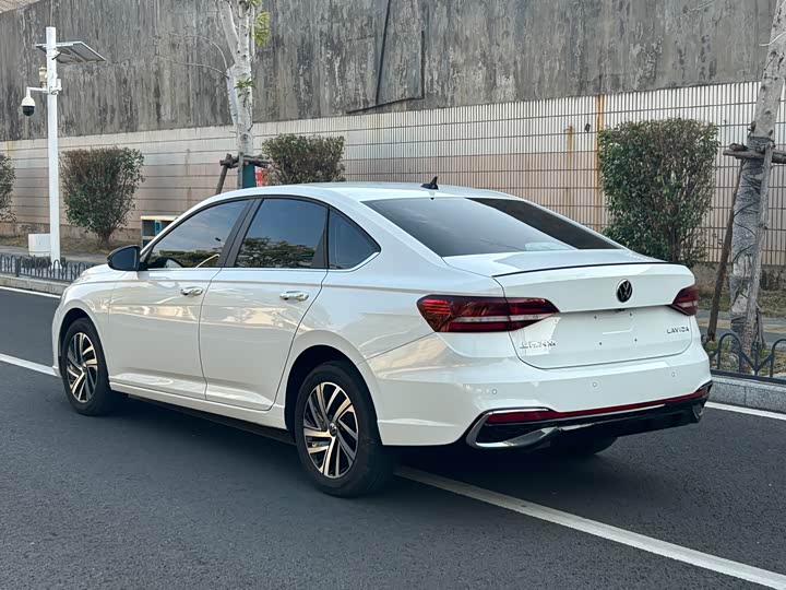 Фото 7 - Volkswagen Lavida