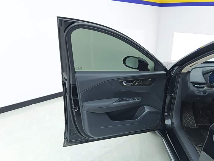 Фото 7 - Hongqi E-QM5