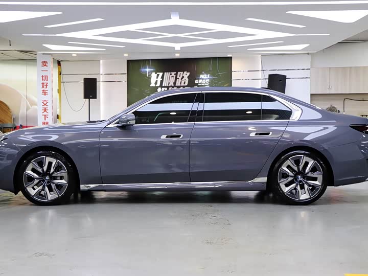 Фото 3 - BMW 7 Series