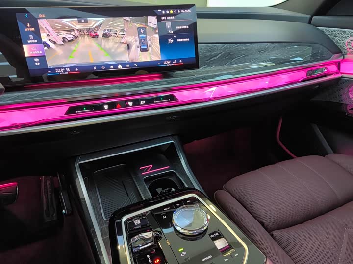 Фото 9 - BMW 7 Series