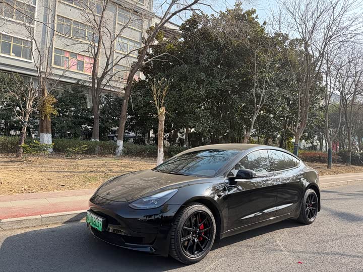 Фото 1 - Tesla Model 3