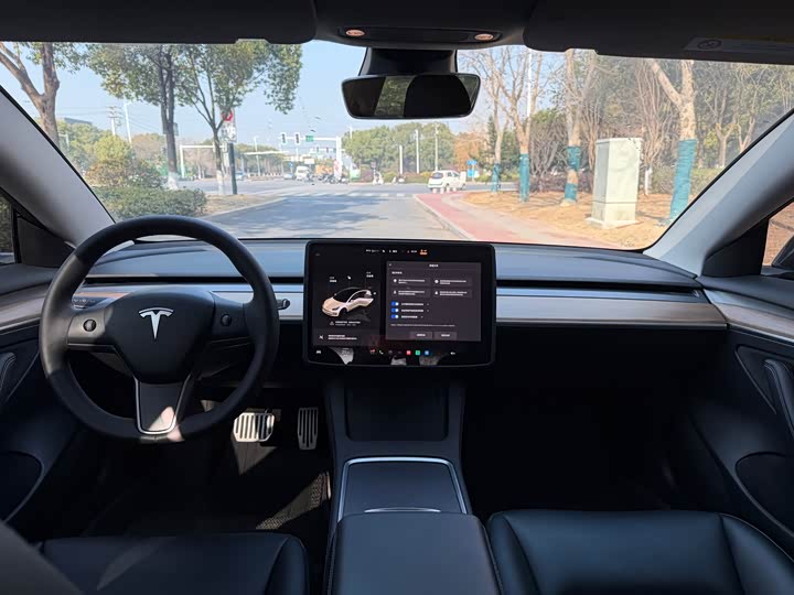 Фото 8 - Tesla Model 3