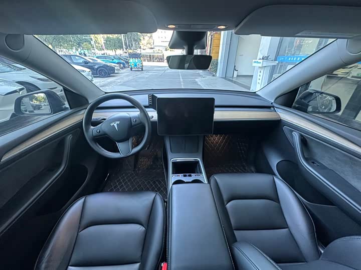 Фото 6 - Tesla Model Y
