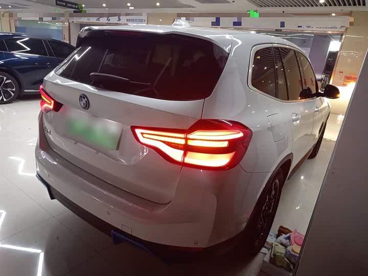Фото 7 - BMW iX3