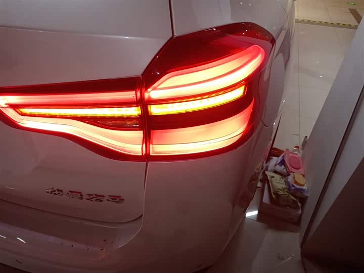 Фото 8 - BMW iX3