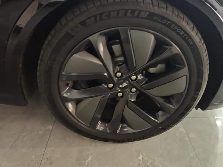 Фото 6 - LiXiang L9