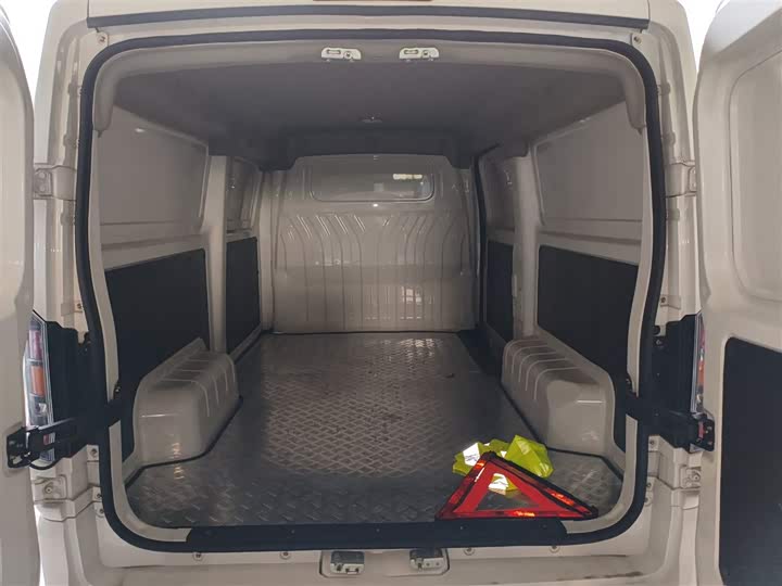 Фото 9 - Foton EV6