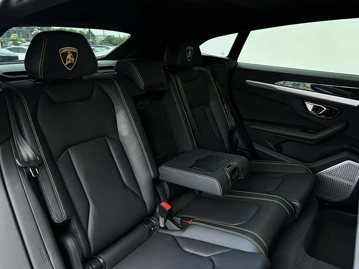 Фото 8 - Lamborghini Urus