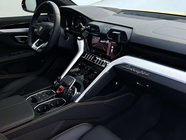 Фото 9 - Lamborghini Urus