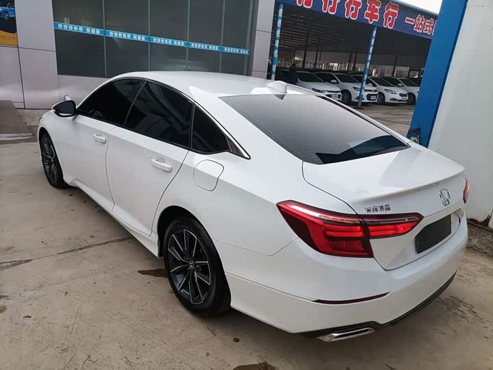 Фото 5 - Honda Inspire