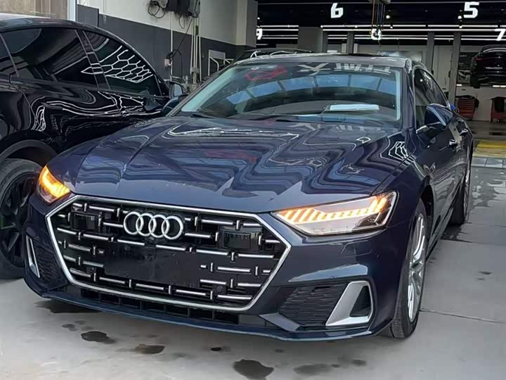 Фото 1 - Audi A7L