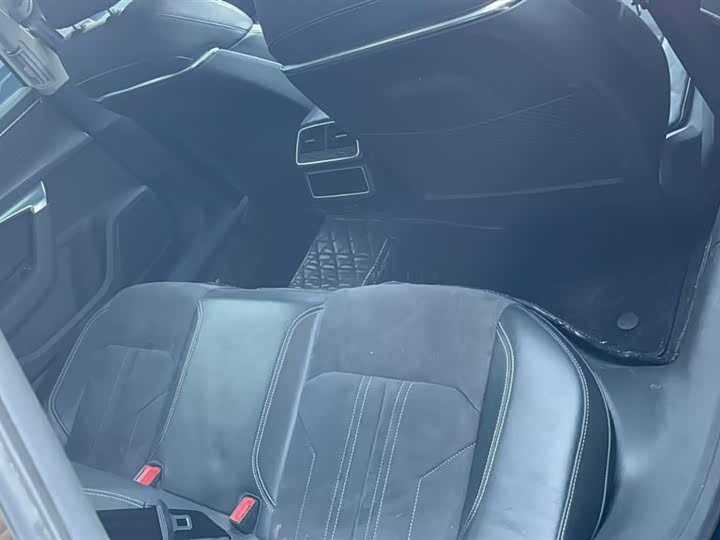 Фото 3 - Audi A7L