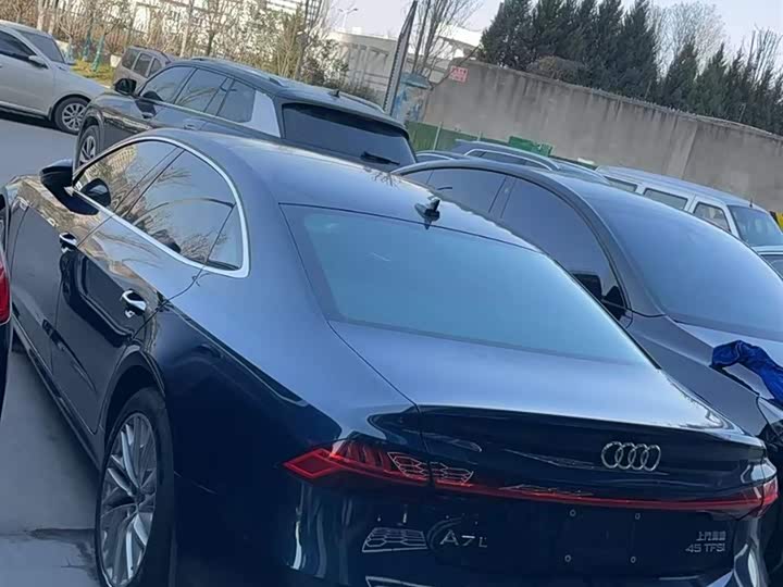 Фото 7 - Audi A7L