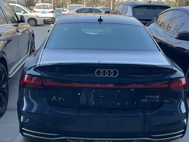 Фото 8 - Audi A7L