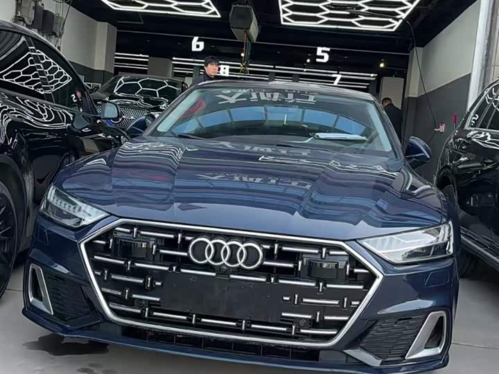 Фото 9 - Audi A7L